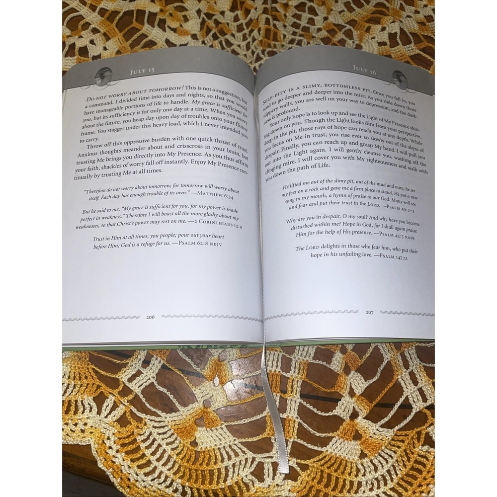 Jesus Calling 365 Day Devotional Sarah Young Faux Green Leather Comfort Print - Picture 7 of 8